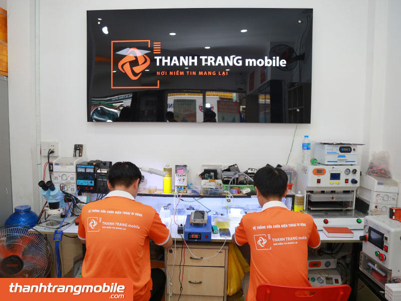 ghe-thanh-trang-mobile-ngay-de-duoc-tu-van-va-sua-chua-iphone-bi-den-man-hinh-1 Iphone bị đen màn hình mà vẫn có tiếng? Cách xử lý 2023