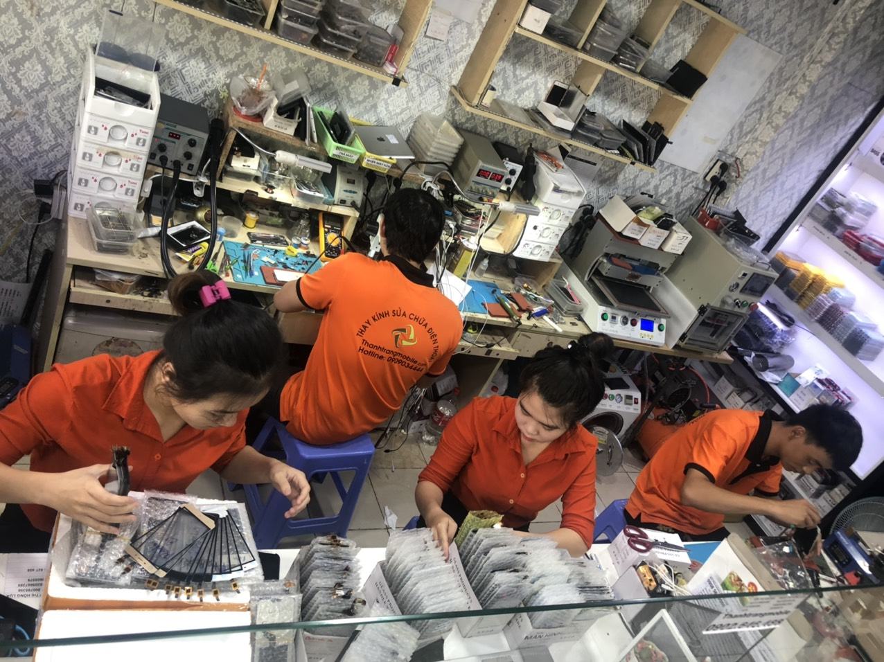Đội ngũ nhân viên kỹ thuật tại Thanh Trang Mobile