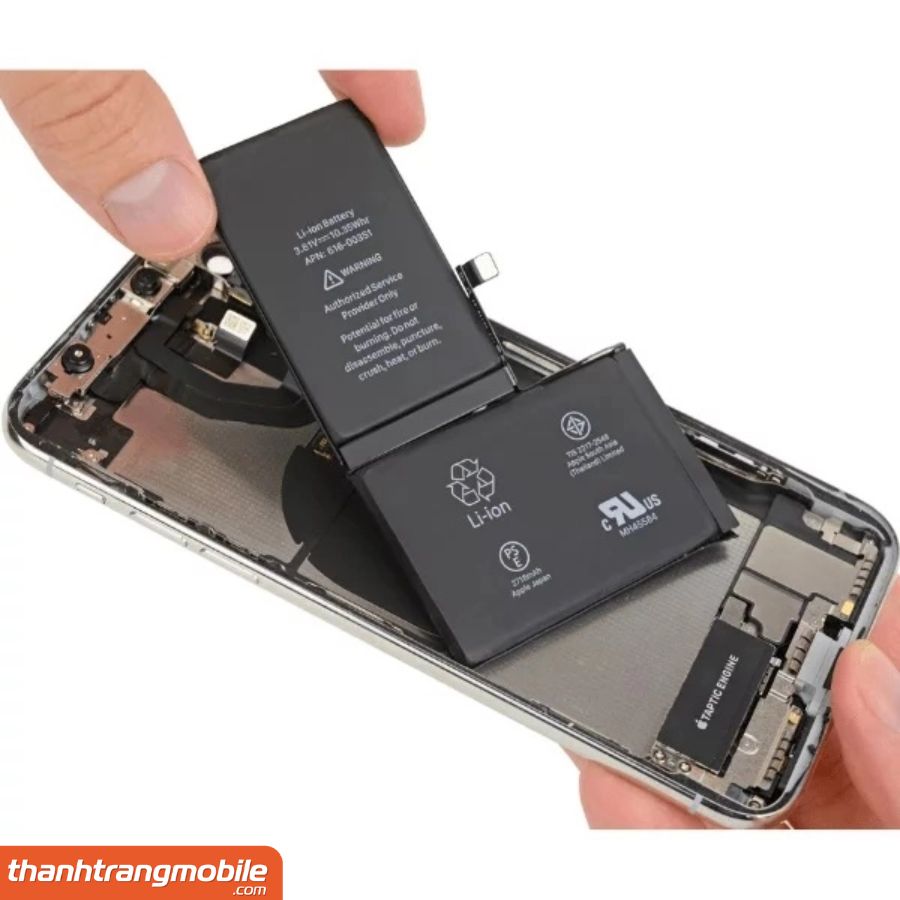 thay-pin-iphone-11-pro-4 Thay Pin iPhone SE 2020