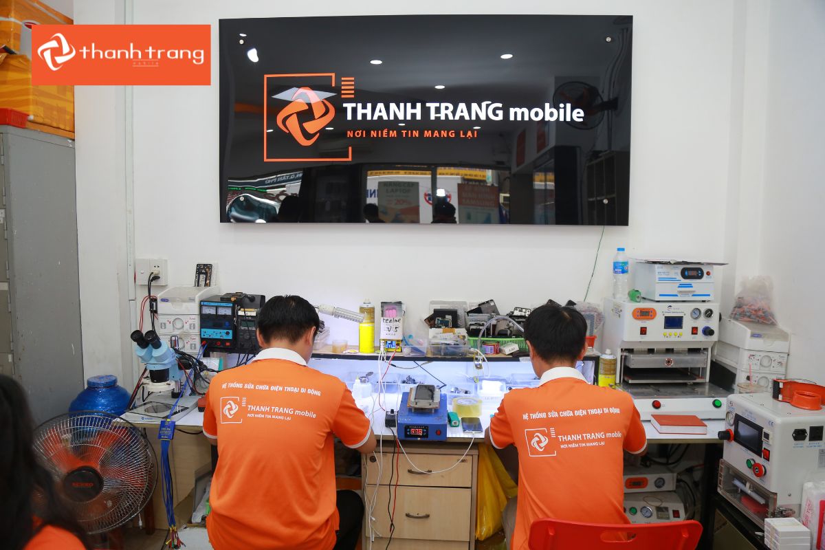 Đội ngũ sửa chữa điện thoại tại Thanh Trang Mobile 