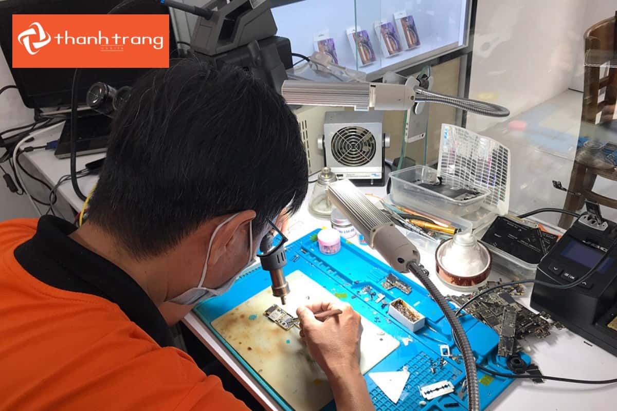 Quy trình thay ép kính Samsung A71 tiêu chuẩn tại Thanh Trang Mobile