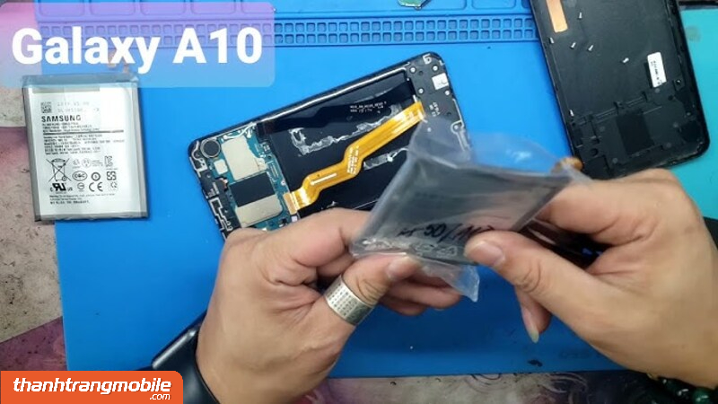 thay-pin-samsung-a10-3 Thay Pin Samsung A10/ A10s