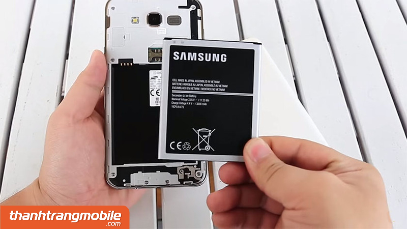 thay-pin-samsung-j7-plus-4 Thay pin Samsung Galaxy J7 Pro | Plus | Duo | Prime