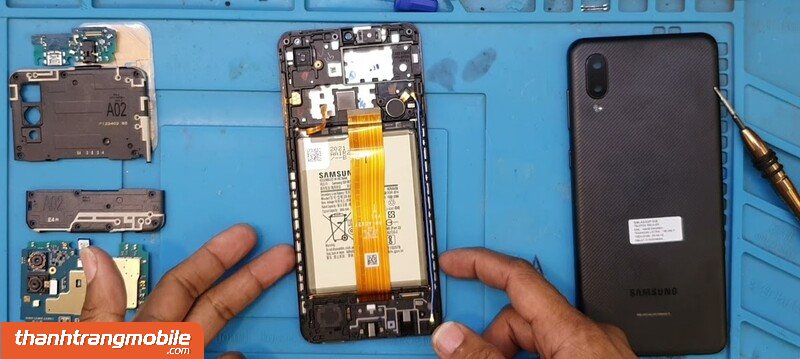 thay-pin-samsung-a02-8 Thay Pin Samsung A02 I A02S