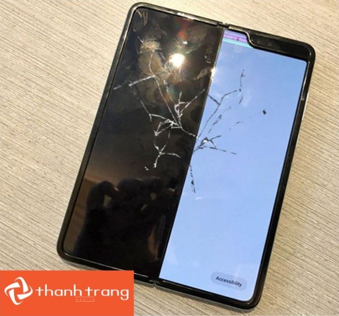 Màn hình Samsung Z Fold 2 bị nứt vỡ
