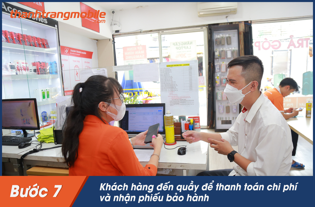 Bước 7: Nếu hài lòng về dịch vụ, khách hàng đến quầy để thanh toán chi phí và nhận phiếu bảo hành từ phía Thanh Trang Mobile.