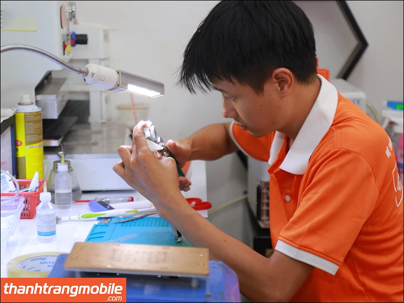 thay-man-hinh-iphone-chinh-hang-quan-thu-duc-01 Địa chỉ thay màn hình iPhone chính hãng quận Thủ Đức, lấy nhanh