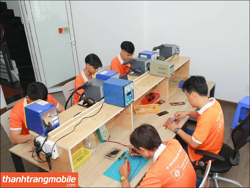 thay-man-hinh-iphone-chinh-hang-quan-thu-duc-02 Địa chỉ thay màn hình iPhone chính hãng quận Thủ Đức, lấy nhanh