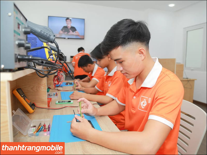 thay-pin-iphone-chinh-hang-quan-binh-thanh-03 Thay pin iPhone chính hãng quận Bình Thạnh, lấy nhanh năm 2024