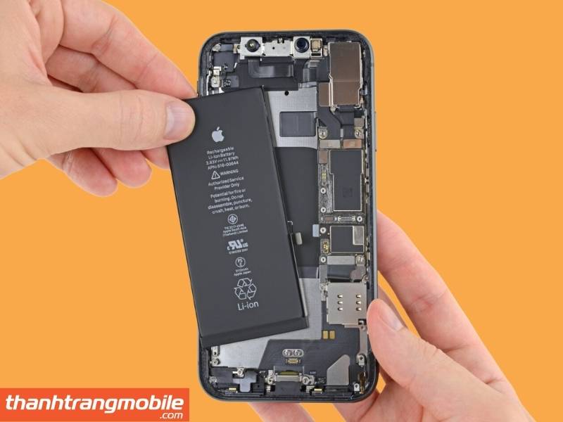 thay-pin-iphone-huyen-hoc-mon-2 Địa chỉ thay pin iPhone huyện Hóc Môn lấy liền trong ngày