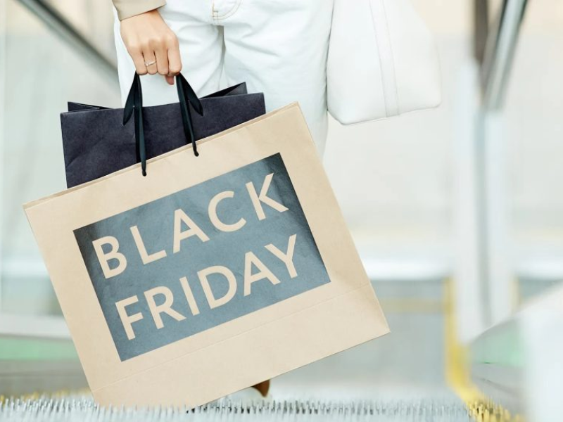 black-friday-nhung-hang-nao-sale-6 Black Friday 2024 Những Hàng Nào Sale? Thương Hiệu Nào Giảm Giá?