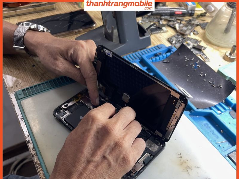 thay-man-hinh-iphone-16-man-incell