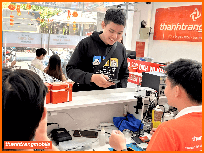thay pin energizer chính hãng cho iphone 12 pro max tại thanh trang mobile