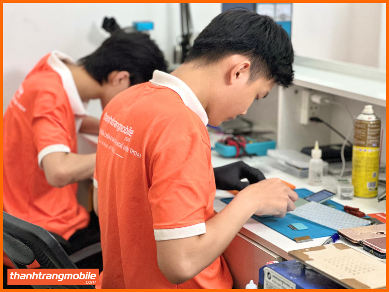 thay pin energizer chính hãng cho iphone xr tại thanh trang mobile