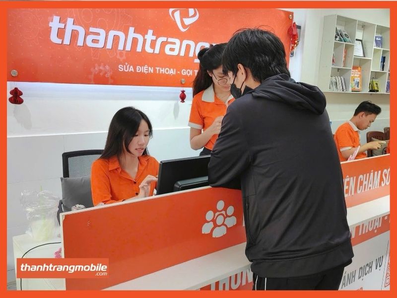 thay-pin-energizer-chinh-hang-cho-iphone-xr (4)