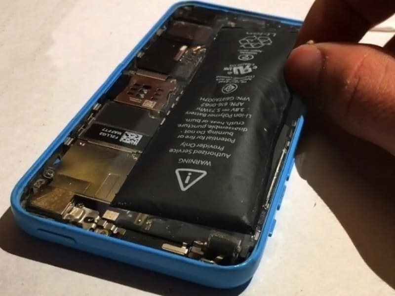 Thay pin iPhone 11 EU là giải pháp tối ưu giúp khắc phục triệt để tình trạng máy nhanh hết pin.