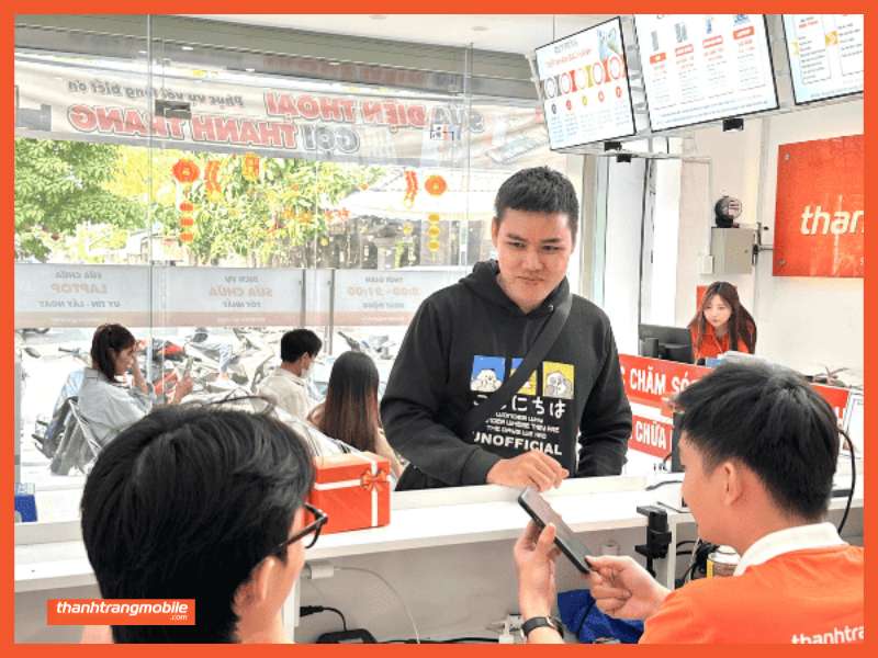 Nếu iPhone thường xuyên nóng máy, hao pin nhanh hoặc phải sạc nhiều lần trong ngày, thay pin iPhone 16 EU là giải pháp đáng tham khảo. Pin iPhone EU 16 hỗ trợ duy trì hiệu suất ổn định và tối ưu trải nghiệm sử dụng. Đặt lịch ngay hôm nay.