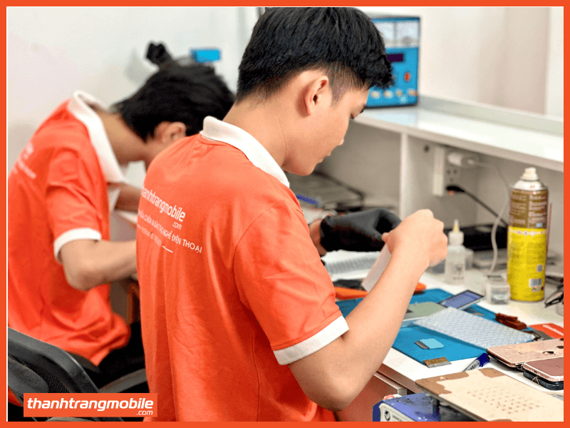 quy trình thay màn hình điện thoại samsung tại Thanh trang mobile