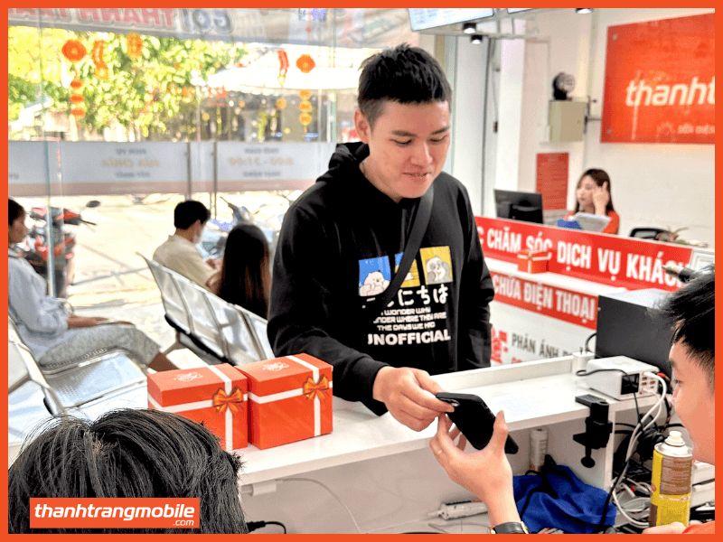lý do bạn nên thay màn hình điện thoại tại thanh trang mobile