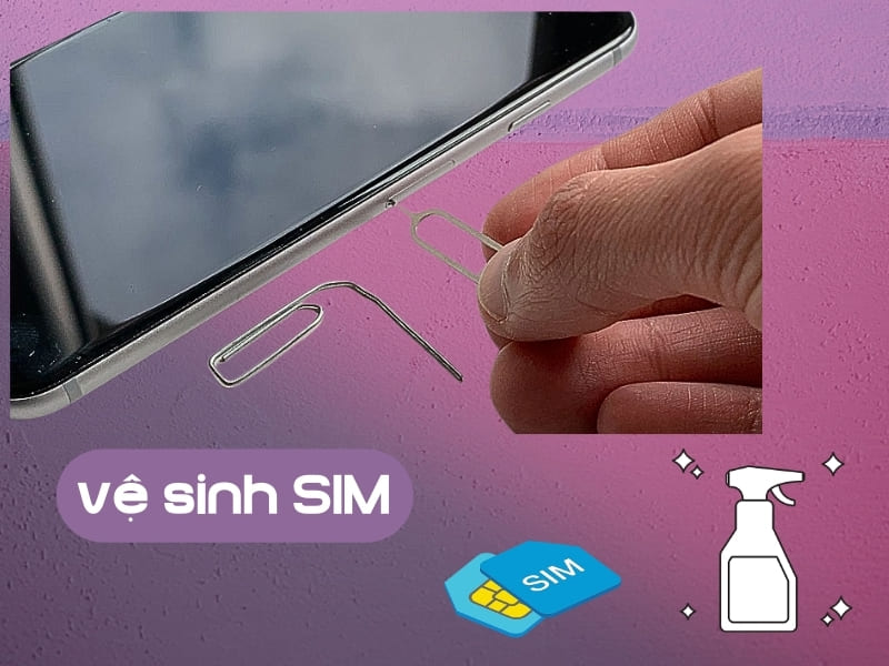 Tháo vệ sinh và lắp lại SIM Dùng que chọc tháo khay SIM ra. Lấy một chiếc tăm bông tẩm chút cồn y tế lau thật sạch bề mặt đồng của thẻ SIM để tẩy lớp ô xi hóa ( tuyệt đối không lau bằng nước ). Đừng quên mượn điện thoại khác gọi lên tổng đài nhà mạng (198 của Viettel, 9090 của MobiFone...) để check xem SIM của bạn có đang bị chặn cắt dịch vụ do chưa đăng ký chính chủ hay không nhé.