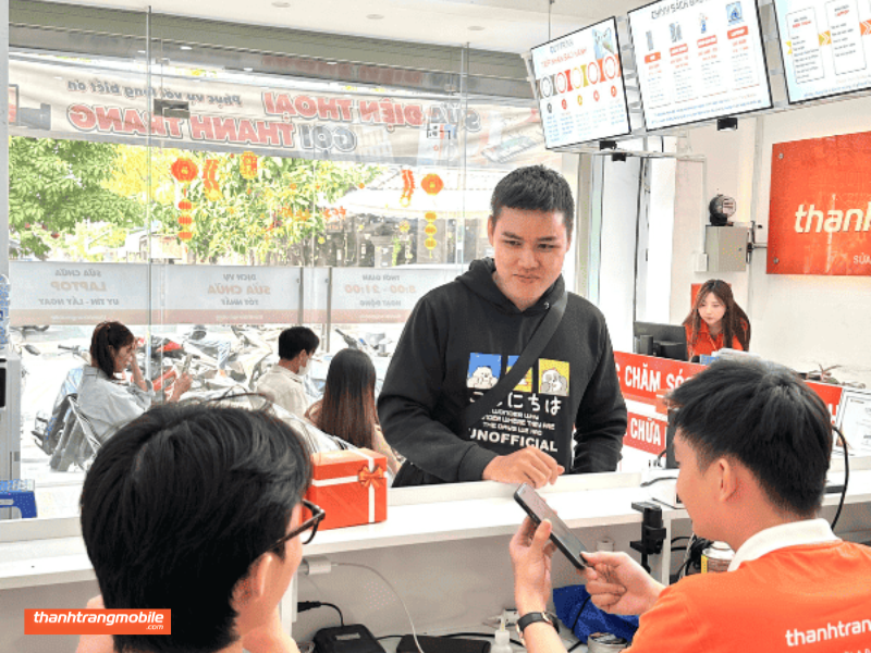 Pin Pisen dung lượng siêu cao iPhone 15 Pro là giải pháp phù hợp khi thiết bị xuất hiện tình trạng chai pin hoặc sập nguồn bất thường. Thay pin chính hãng tại Thanh Trang Mobile với quy trình minh bạch và bảo hành rõ ràng.