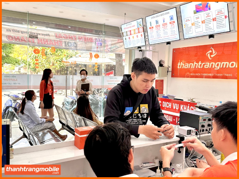 thay pin vmas dung lượng chuẩn chính hãng cho iphone 11 pro max tại thanh trang mobile