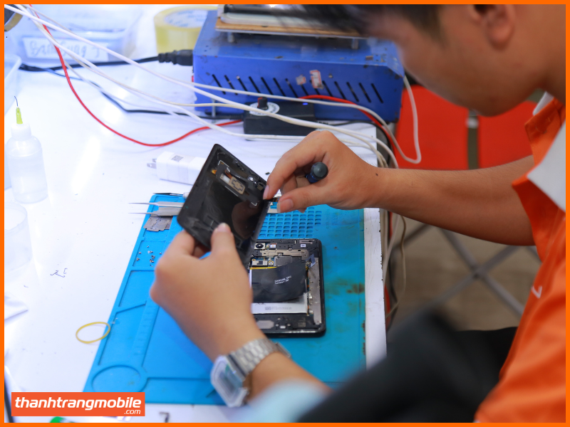 thay pin vmas dung lượng chuẩn chính hãng cho iphone xr tại thanh trang mobile
