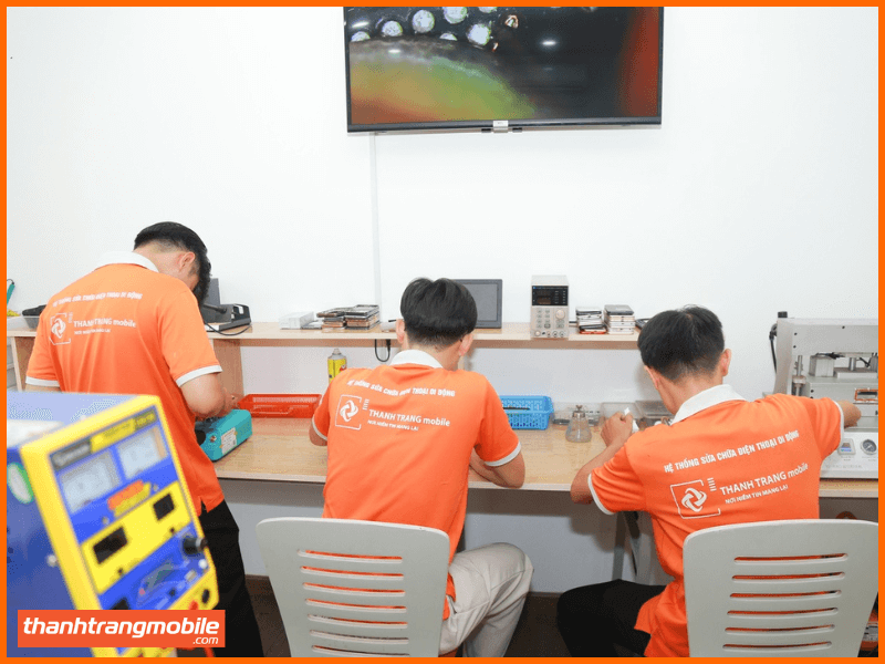 thay pin vmas dung lượng siêu cao chính hãng cho iphone 7 plus tại thanh trang mobile
