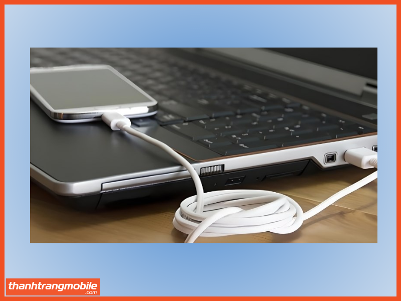 Dùng điện thoại và máy tính bảng để sạc laptop khi không có sạc