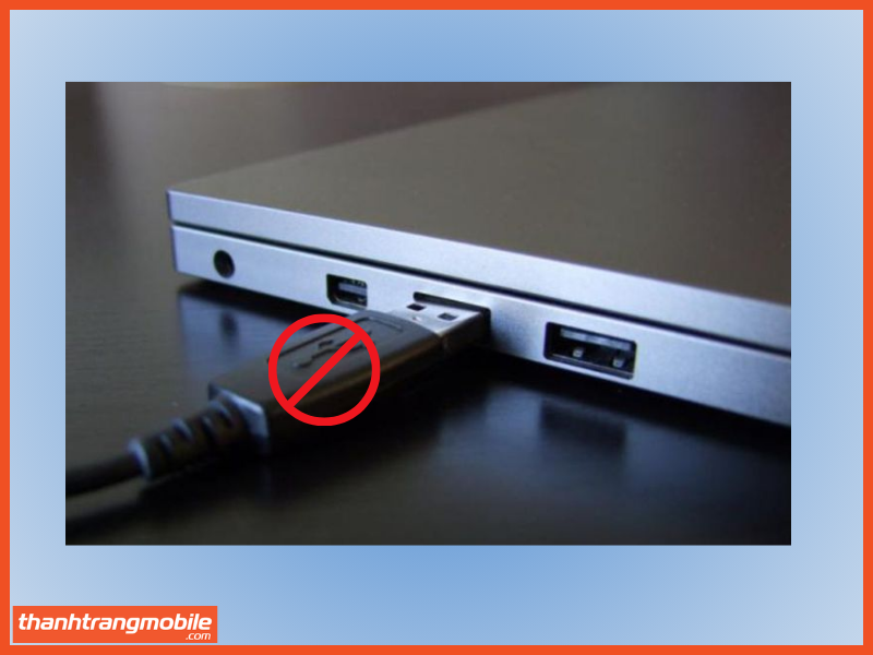Lưu ý khi dùng cách sạc laptop khi không có sạc