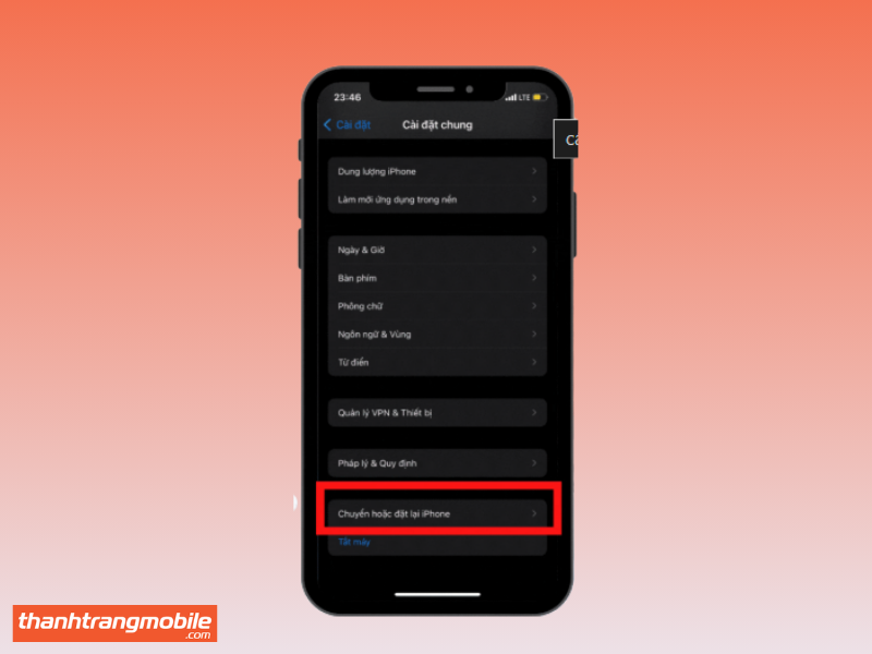 Alt text: Hướng dẫn vào mục “Chuyển hoặc đặt lại iPhone” trên iPhone 12 Pro Max bị sọc màn hình. 