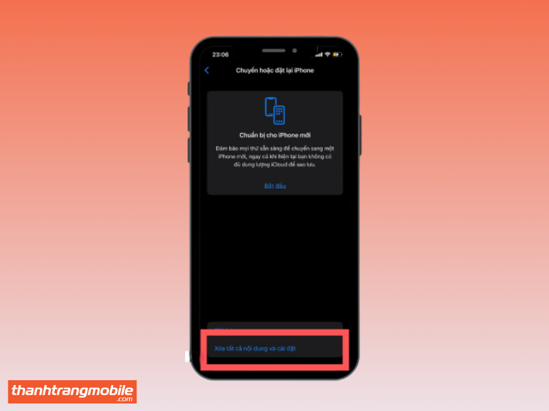 Nhấn chọn “Xóa tất cả nội dung và cài đặt” để khắc phục lỗi iPhone 12 Pro Max bị sọc màn hình bằng cách đặt lại thiết bị.