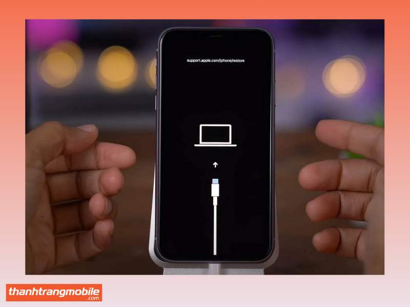 Màn hình iPhone X hiển thị biểu tượng kết nối với máy tính trong chế độ Recovery Mode – cách tắt nguồn iPhone X khi bị đơ cảm ứng bằng iTunes.

