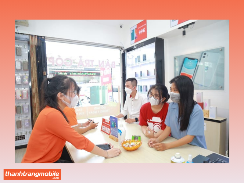 hướng dẫn khách hàng cách tắt nguồn iPhone X khi bị đơ cảm ứng và hỗ trợ sửa lỗi tại chỗ.