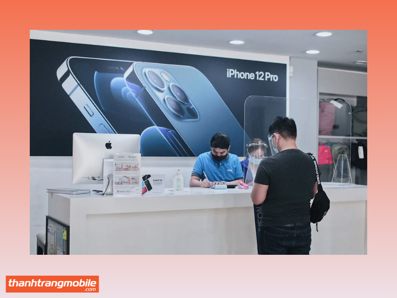 Kiểm tra iPhone 12 Pro Max có bị lỗi màn hình tại trung tâm bảo hành Apple chính hãng. 