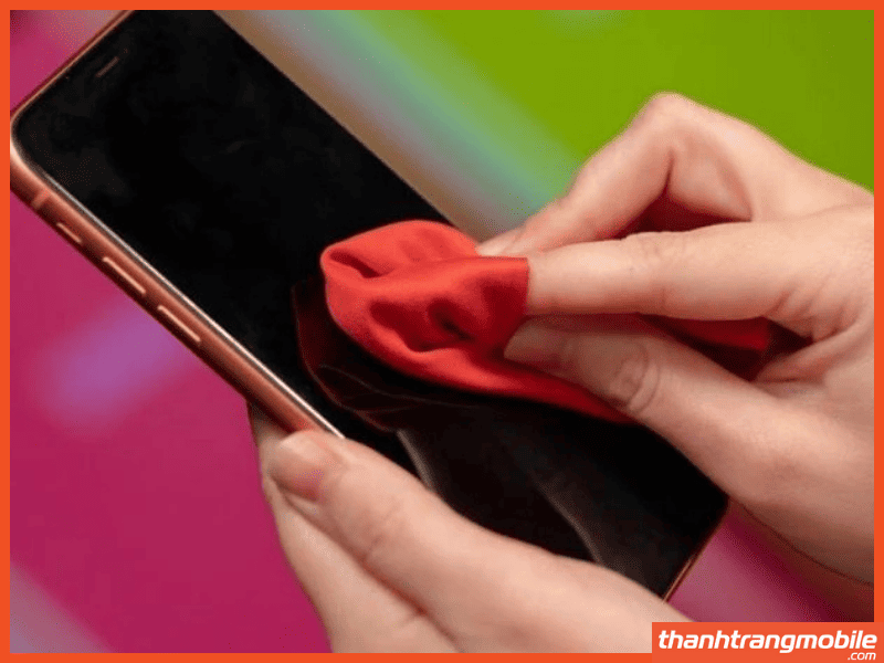 Cách xử lý nhanh khi iPhone 12 Pro Max bị vô nước 3