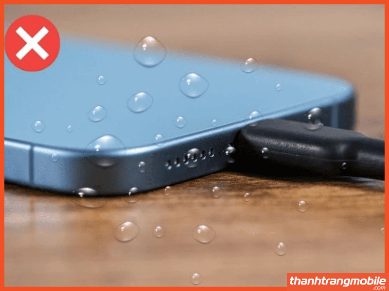 Những sai lầm khi xử lý iPhone 12 Pro Max bị vô nước 3