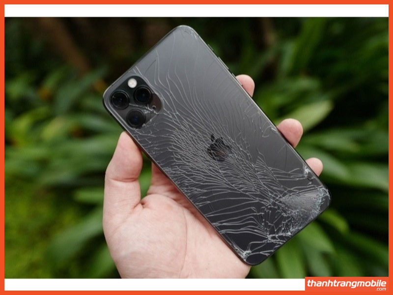 Tình trạng iPhone 12 Pro Max bị bể mặt sau là gì?
