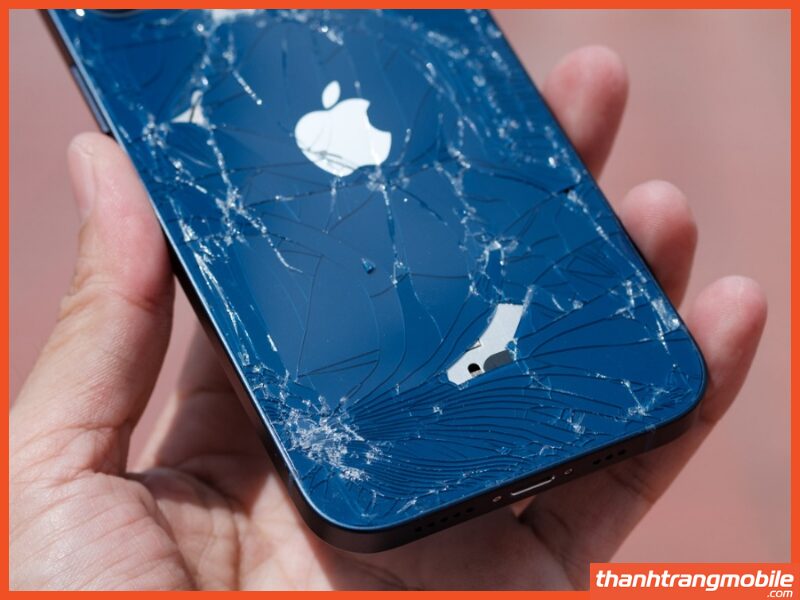 Mặt lưng iPhone 13 Pro Max bị bể có sao không?