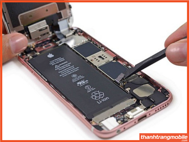 iPhone 12 treo táo nhấp nháy có cần chạy lại phần mềm không