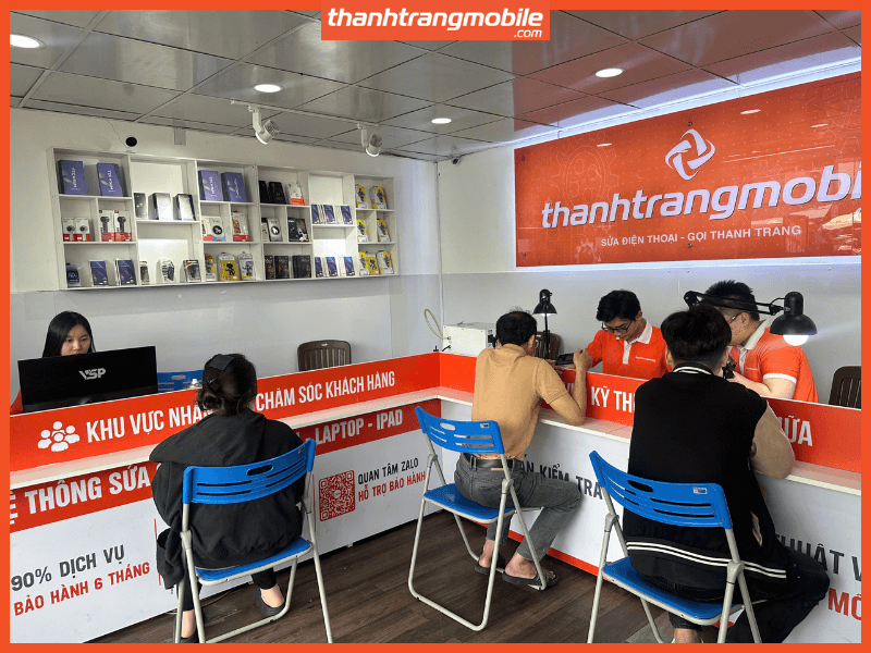 Hình minh họa iPhone 14 Pro Max chụp ảnh bị vàng khi sử dụng trong điều kiện ánh sáng yếu.