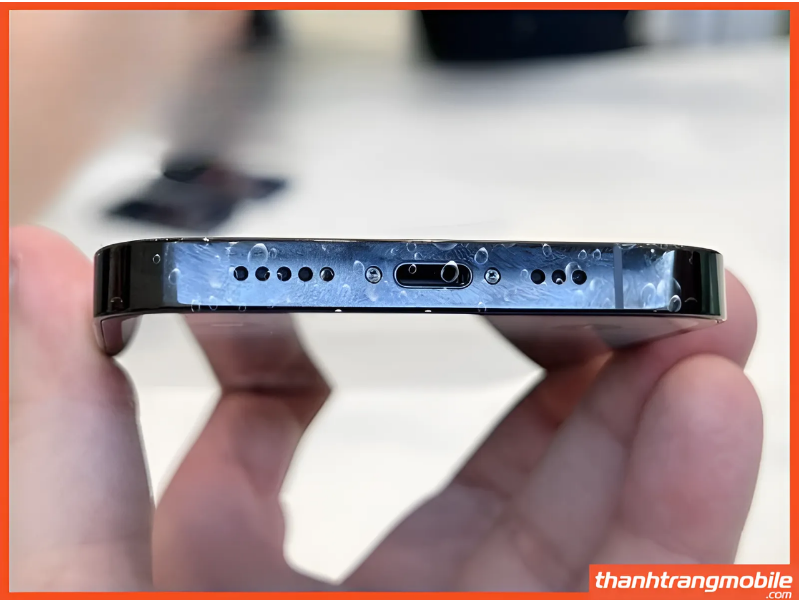 iPhone bị dính nước vào màn hình khi iPhone 14 Pro bị vô nước