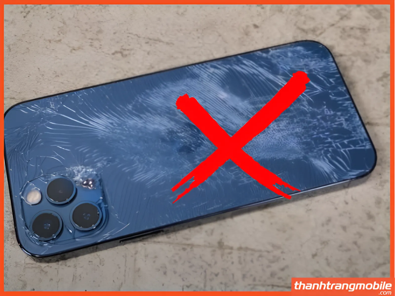 Giá iPhone bị bể mặt kính sau thay bao nhiêu tiền tùy vào mức độ hư hỏng và loại kính sử dụng.