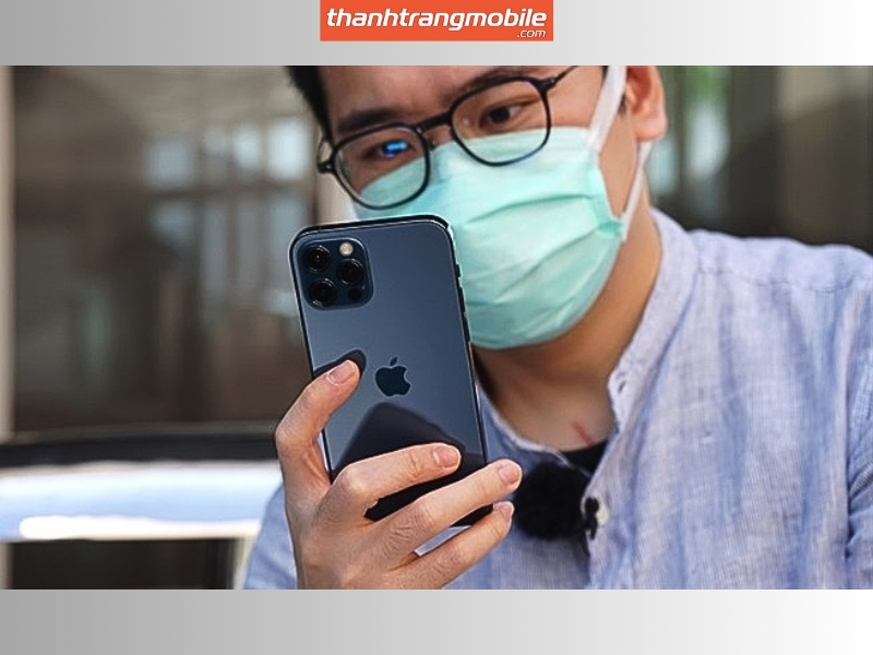 Tận dụng Face ID: Hãy cài đặt cả "Giao diện thay thế" (Alternative Appearance) cho Face ID (ví dụ khuôn mặt khi đeo kính, đội mũ...) để tăng tỷ lệ nhận diện thành công, giảm thiểu việc phải nhập mật khẩu số.