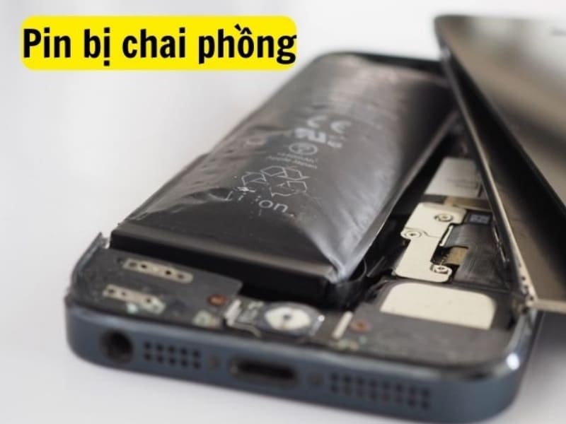 Pin iPhone bị chai hoặc giảm hiệu suất Đôi khi ít ai để ý rằng iPhone nhận sạc nhưng không vào pin có thể do pin đã bị chai hoặc xuống cấp theo thời gian sử dụng. Khi pin lão hóa, khả năng tiếp nhận và lưu trữ năng lượng giảm mạnh, khiến máy dù vẫn báo sạc nhưng pin gần như không tăng phần trăm.