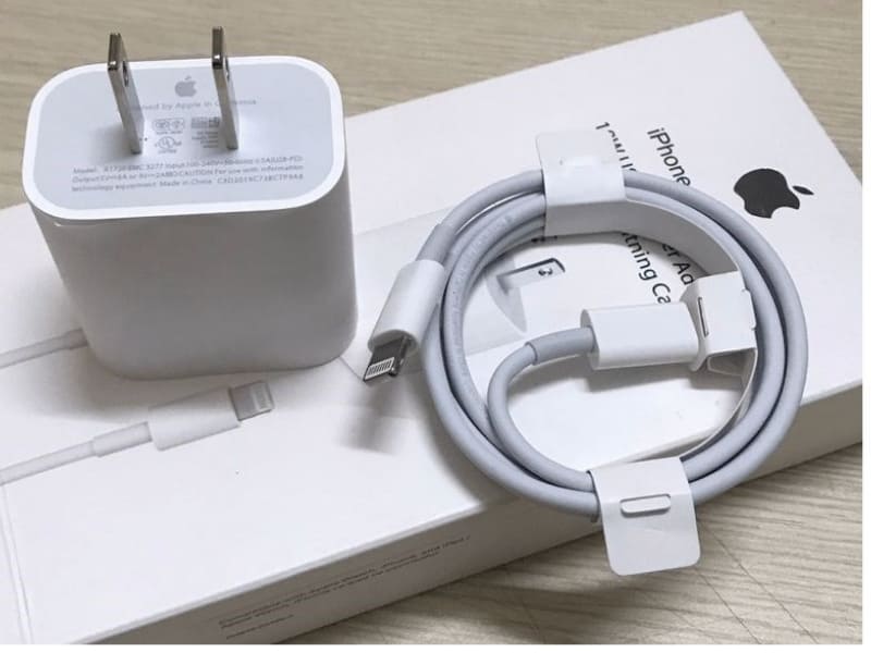 Tại sao sạc iPhone lúc vô lúc không? Bài viết sẽ giúp bạn bắt bệnh chính xác và hướng dẫn cách vệ sinh cổng sạc đúng cách.