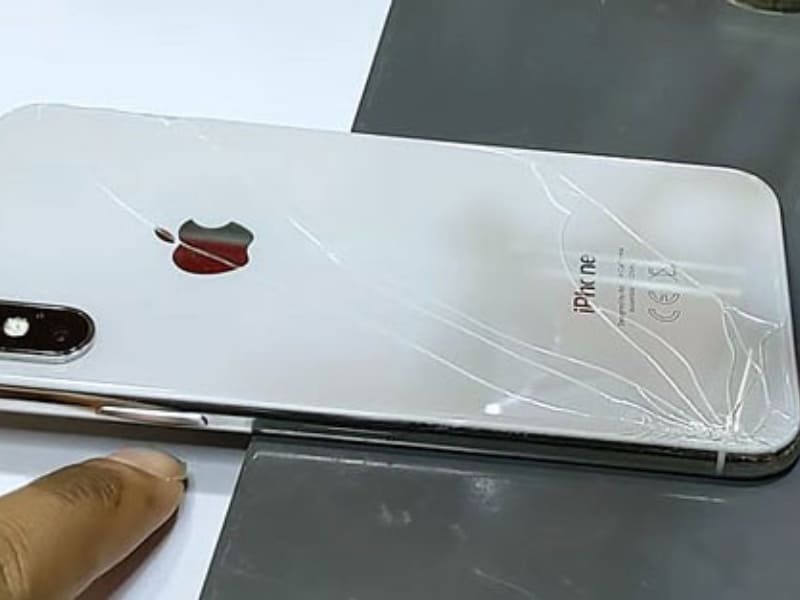 Tổng hợp đầy đủ những thói quen xấu hàng ngày vô tình dẫn đến nguy cơ vỡ mặt lưng iPhone X và review chi tiết danh sách các mẫu ốp lưng chống sốc siêu bền dành cho những người dùng hay làm rơi rớt điện thoại.