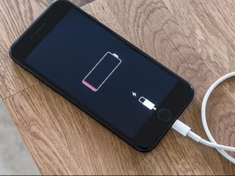 iPhone không nhận sạc khiến thiết bị nhanh hết pin và gián đoạn trải nghiệm? Tìm hiểu ngay nguyên nhân, dấu hiệu và cách khắc phục hiệu quả tại nhà.