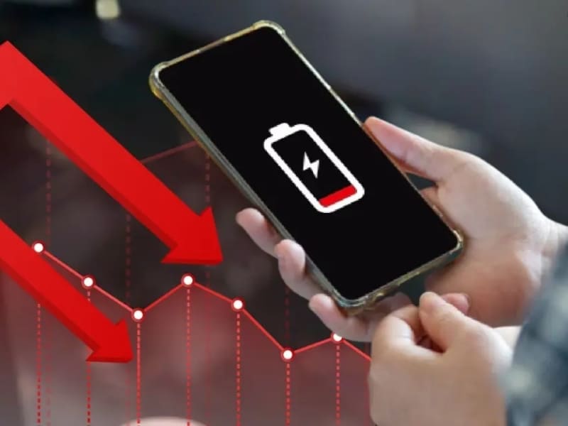 Pin tụt nhanh khi không sử dụng Không chỉ khiến máy nóng lên hay màn hình bị hở, pin xuống cấp còn làm thời lượng sử dụng giảm rõ rệt theo thời gian. iPhone có thể xuất hiện tình trạng tụt pin nhanh bất thường, vừa sạc đầy đã hao pin hoặc không dùng nhiều nhưng pin vẫn giảm liên tục.