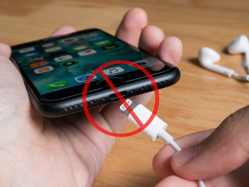 iPhone bị phù pin có thể làm màn hình bị kênh, pin tụt nhanh và ảnh hưởng đến quá trình sử dụng thiết bị. Bài viết sẽ hướng dẫn bạn cách nhận biết và xử lý đúng cách.